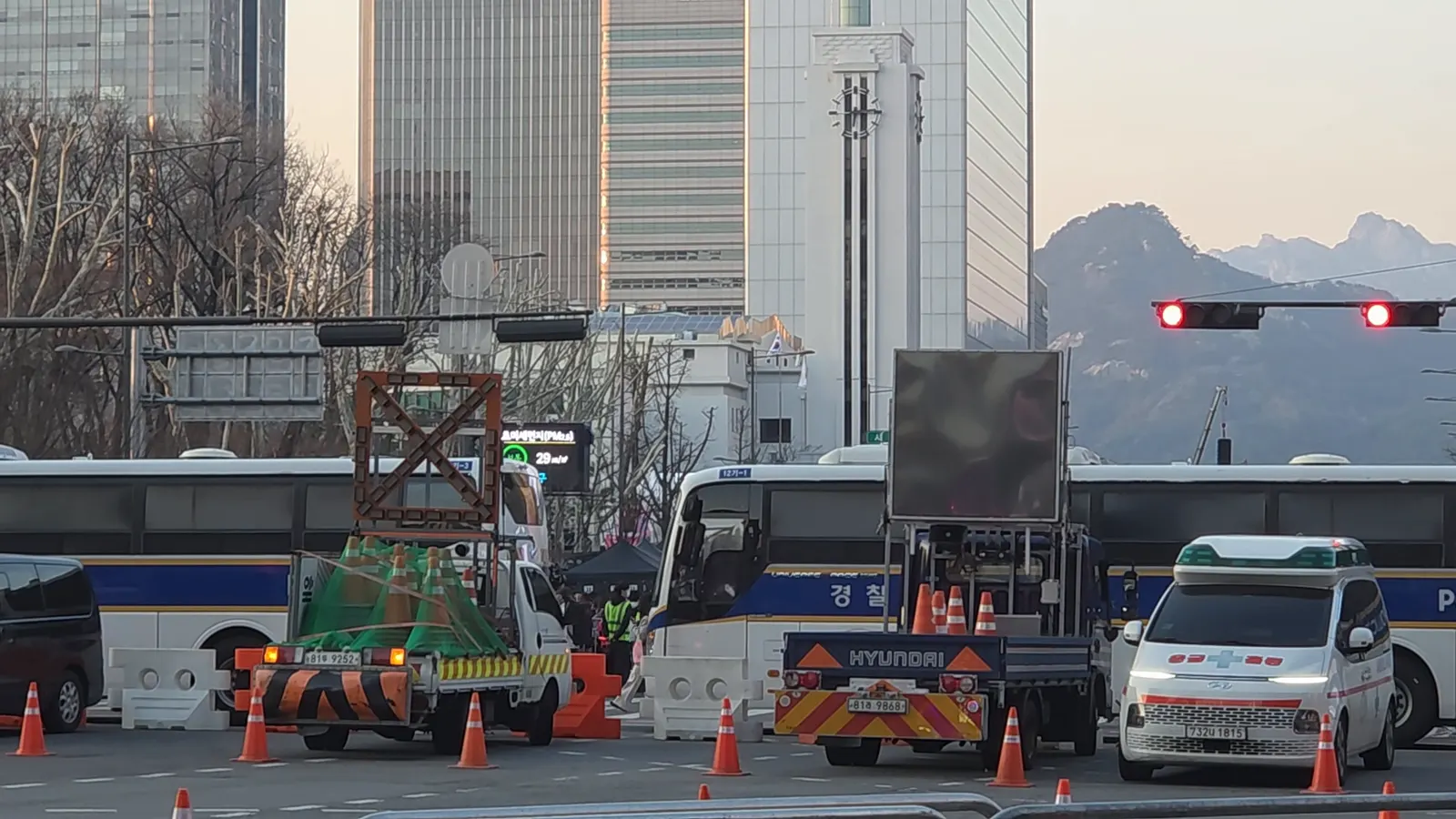 도로 작업차량 경고 전광판